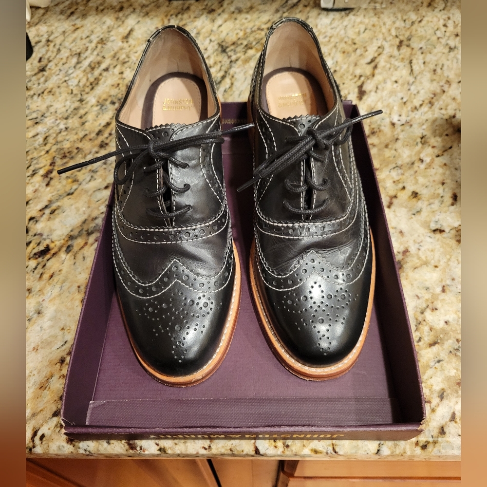 Women's Wingtip Shoes